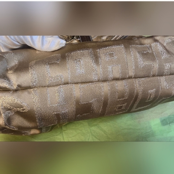 Coach Poppy Large Goldtone Handbag. Excellent Condition - Picture 5 of 15